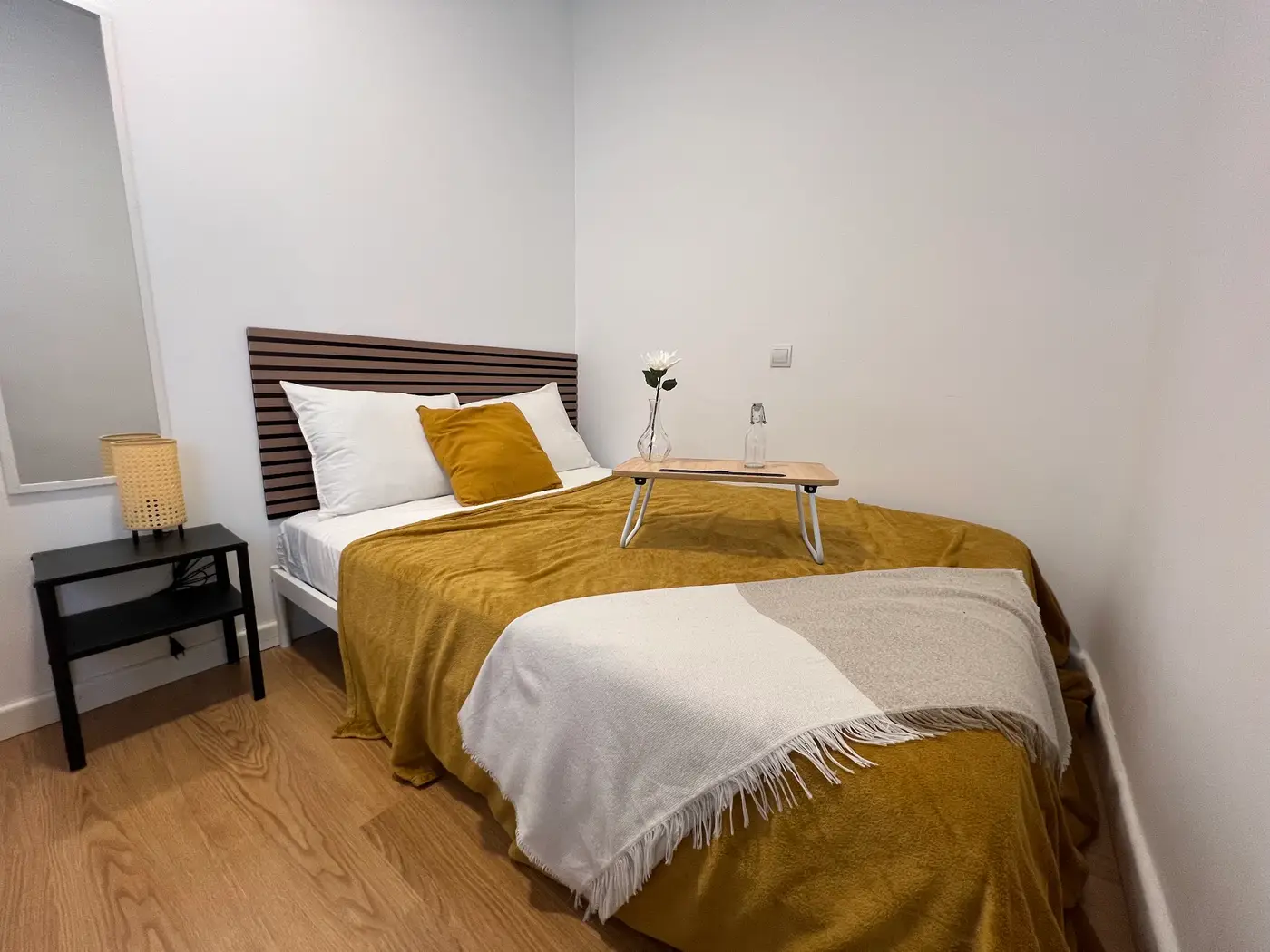 Habitación con cama doble en el centro de Lavapiés