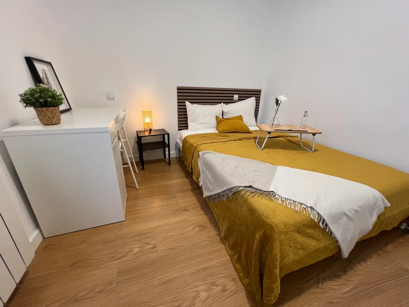 Habitación con cama doble en el centro de Lavapiés